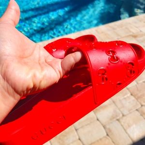 Gucci slides size 7 men women(8.5)